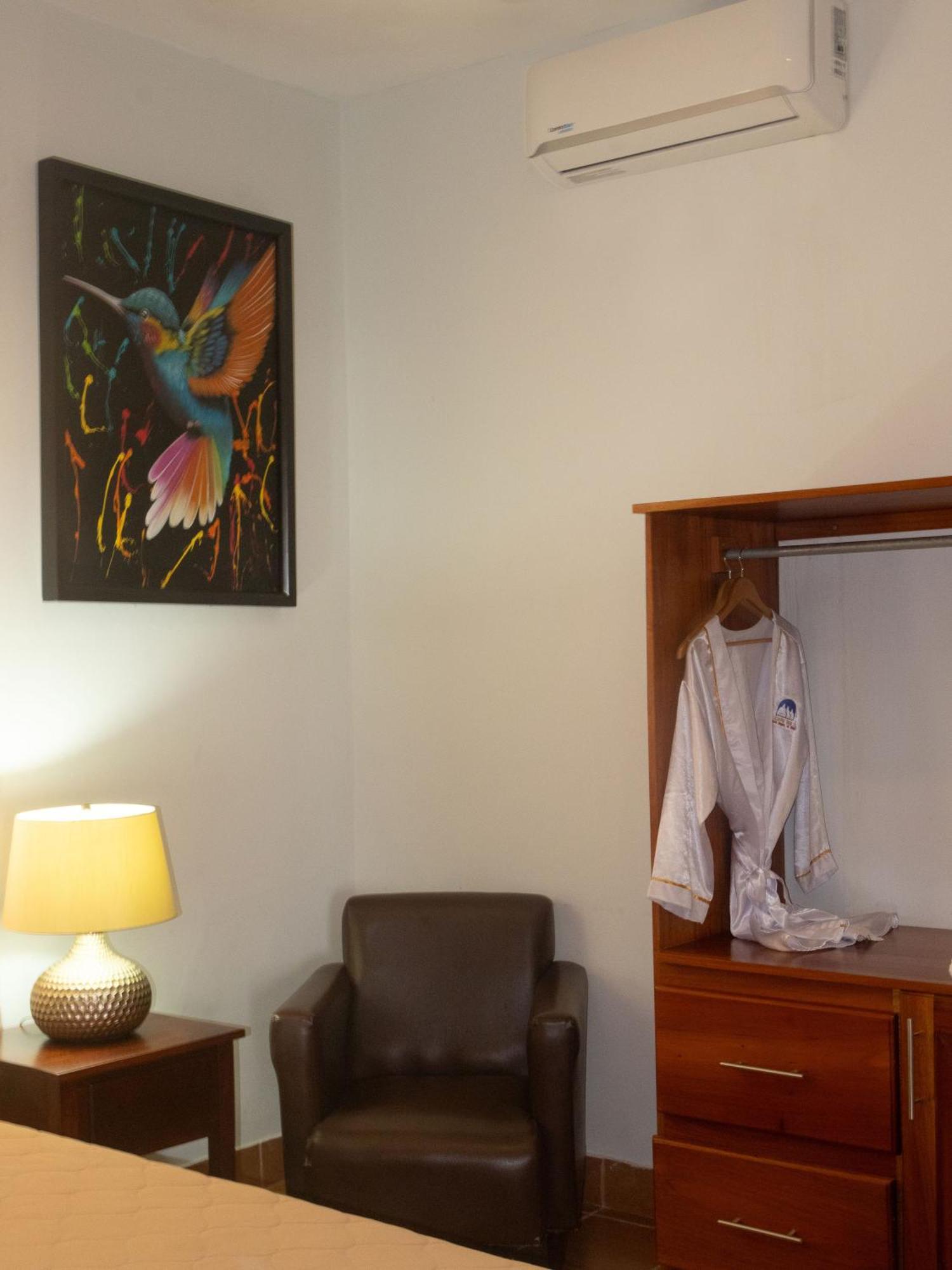 Hotel Leon Inn Екстер'єр фото