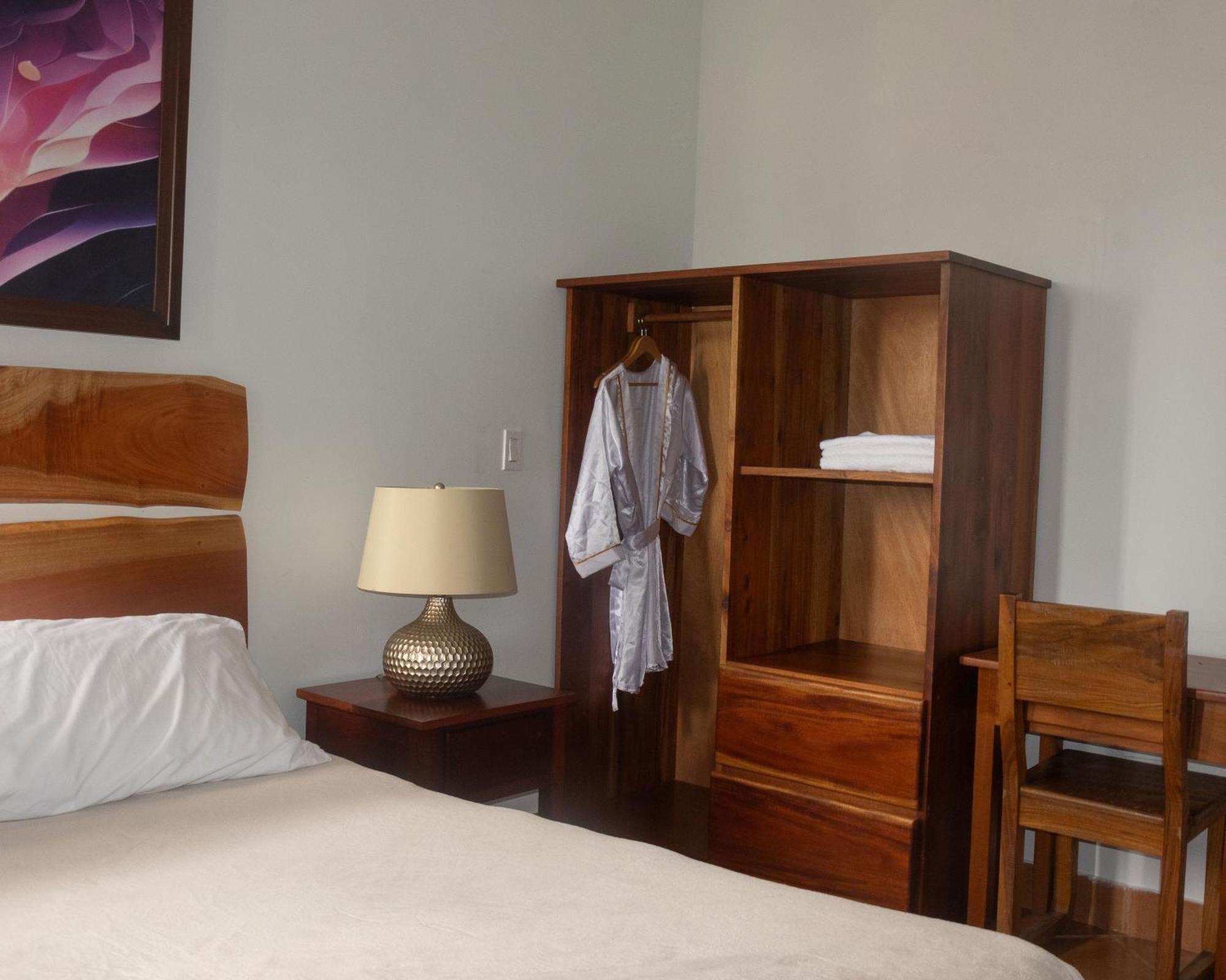 Hotel Leon Inn Екстер'єр фото